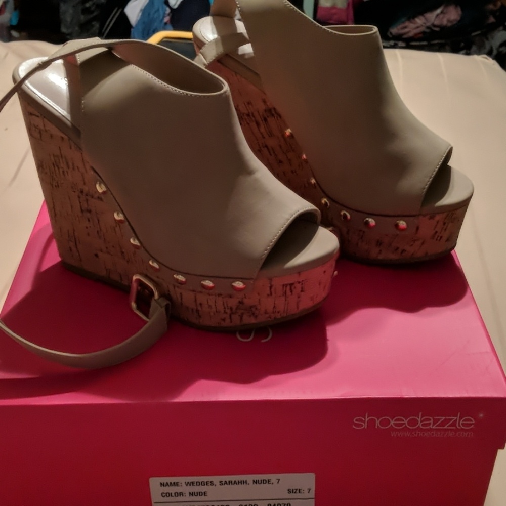 Nude wedges